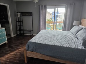 2 habitaciones, tabla de planchar con plancha y cuna de viaje 