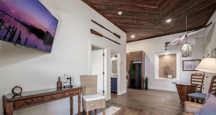 Ship Style Luxury Downtown, Boat Trailer Parking!