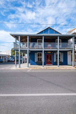 Exterior - Victorian Inspired Downtown, Boat Trailer Parking! (Cedar Key)