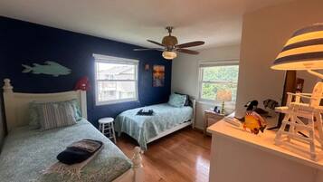 3 Schlafzimmer, Schreibtisch, Bügeleisen/Bügelbrett, kostenloses WLAN