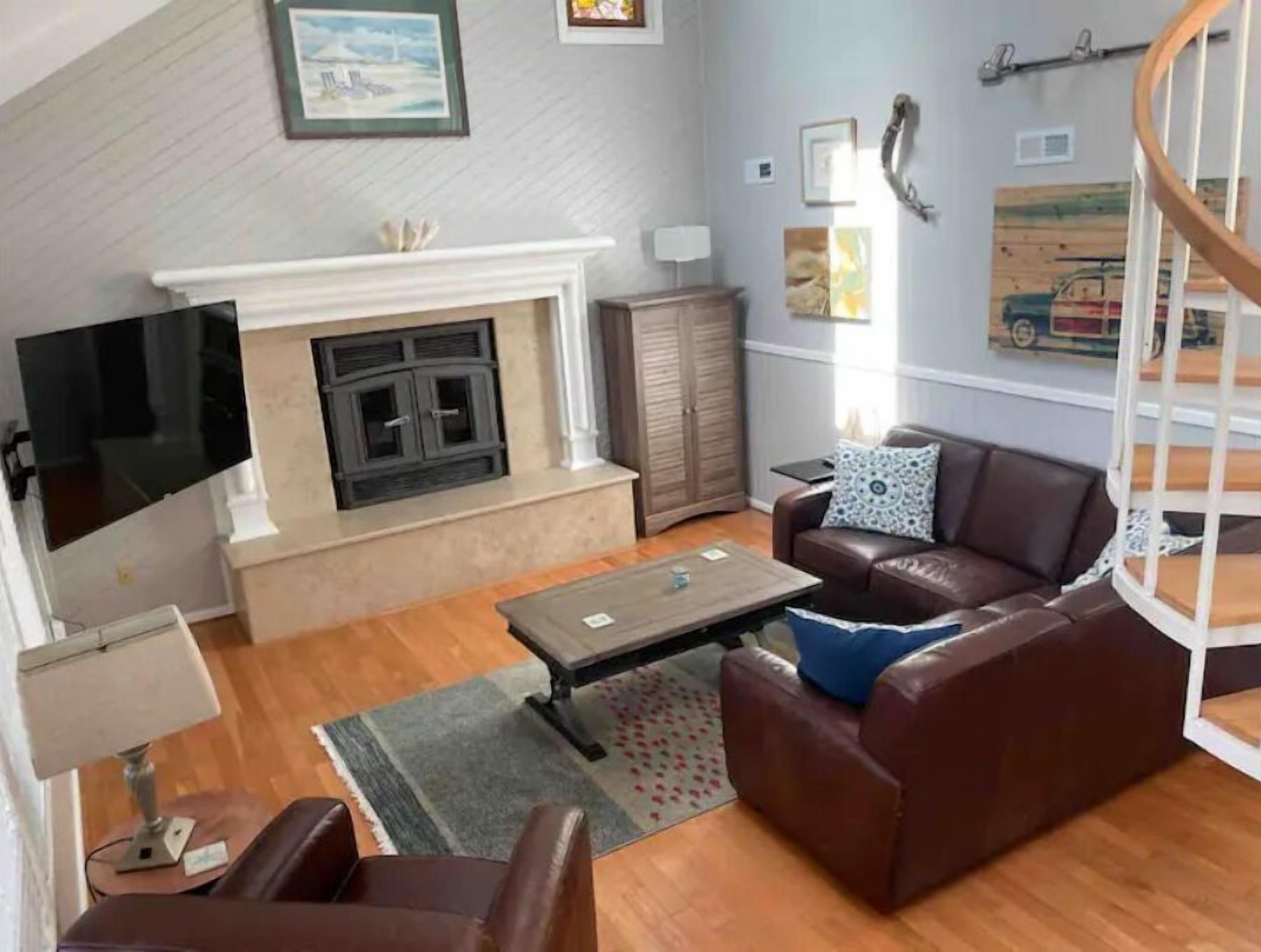 Smart TV, fireplace, table tennis