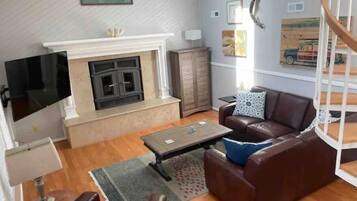 Smart TV, fireplace, table tennis