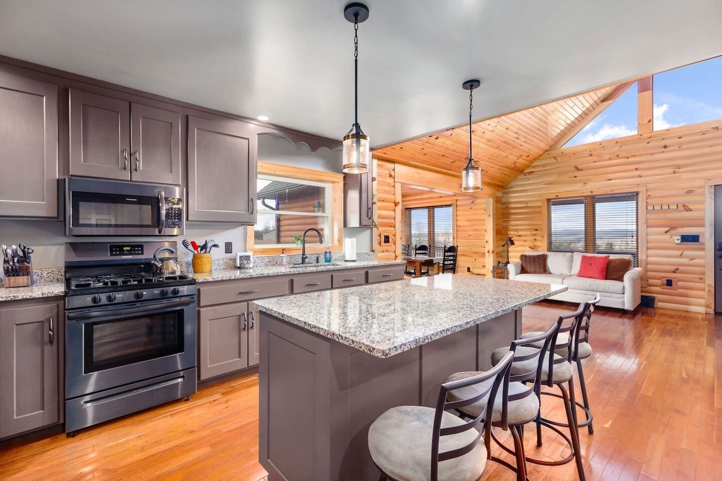 Frigorífic, microones, forn i placa de cuina 