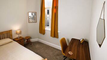 3 dormitorios, tabla de planchar con plancha, wifi gratis y ropa de cama