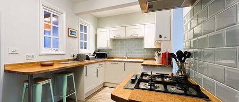 Réfrigérateur, micro-ondes, four, lave-vaisselle