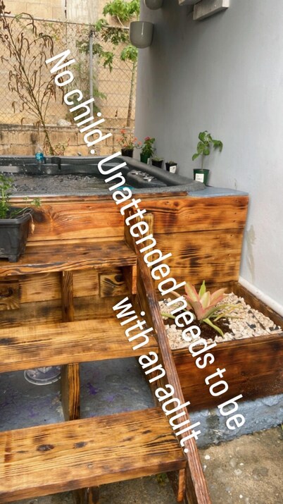 Cozy Home w/ private parking- 10 min to beach