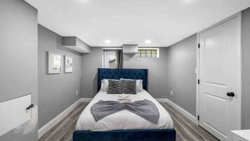 4 bedrooms, iron/ironing board, WiFi, bed sheets