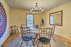 Dining - Home w/ Hot Tub Near Shenandoah Nat'l Park! (Browntown)