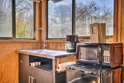 Laid-Back Vibe! Waterfront Lake Dunlap Studio