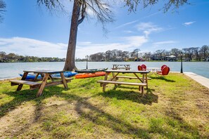 Outdoor dining - Lake Dunlap Studio w/ Shared Boat Ramp, Dock (New Braunfels)