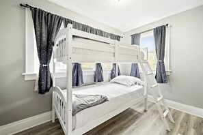 3 habitaciones, tabla de planchar con plancha, wifi y ropa de cama 