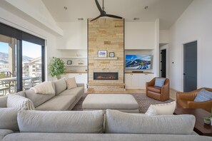 TV, fireplace
