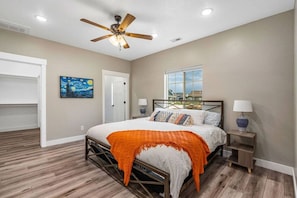 6 habitaciones, tabla de planchar con plancha y cuna de viaje