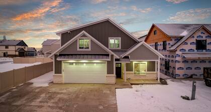 Barrel Sauna-Pool-Hot tub-Game Room-Walk 2 Marina