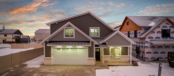 Barrel Sauna-Pool-Hot tub-Game Room-Walk 2 Marina