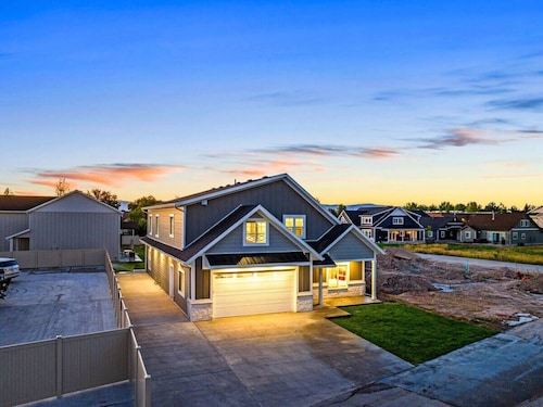 Sauna, Hot tub, Game Room, Pool, Walk 2 Marina!