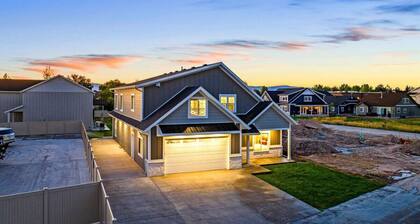 Sauna, Hot tub, Game Room, Pool, Walk 2 Marina!