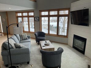 Smart TV, fireplace