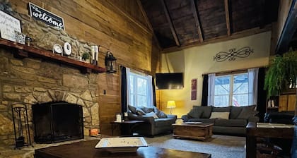 Rustic cabin just outside of Madison!