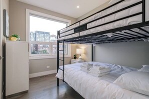 3 bedrooms, iron/ironing board, WiFi, bed sheets