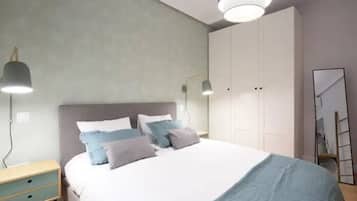 3 bedrooms, desk, iron/ironing board, internet