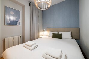 3 habitaciones, escritorio, tabla de planchar con plancha y internet 