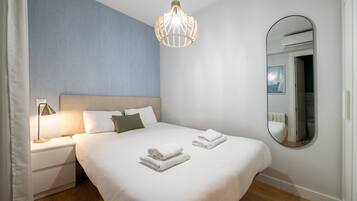 3 slaapkamers, een bureau, een strijkplank/strijkijzer, internet