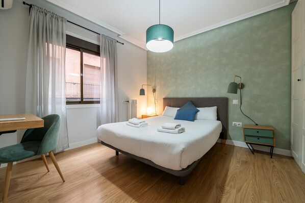 3 Schlafzimmer, Schreibtisch, Bügeleisen/Bügelbrett, Internetzugang