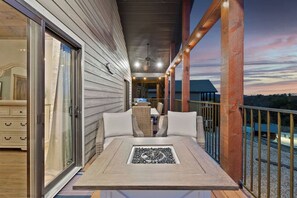 Outdoor dining - Hot Tub/ Pickleball/ Boat Slip/ Pool/ 7 BR! Silver Dollar City 2 Min! (Branson)