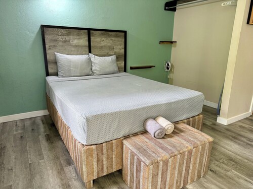 Belmont Apartments/Modern  affordable accommodations