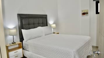 3 Schlafzimmer, Schreibtisch, Bügeleisen/Bügelbrett, kostenloses WLAN