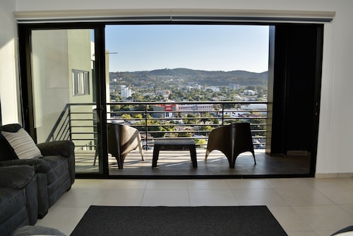 New Luxury 3 Bedroom Condo W/Terrace