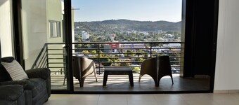 New Luxury 3 Bedroom Condo W/Terrace