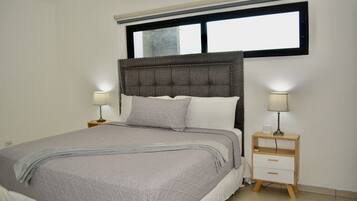 3 bedrooms, desk, iron/ironing board, free WiFi