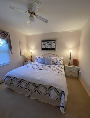 3 bedrooms, desk, free WiFi - On The Water * Private Dock * Sunset Porch Views (Ocean City)