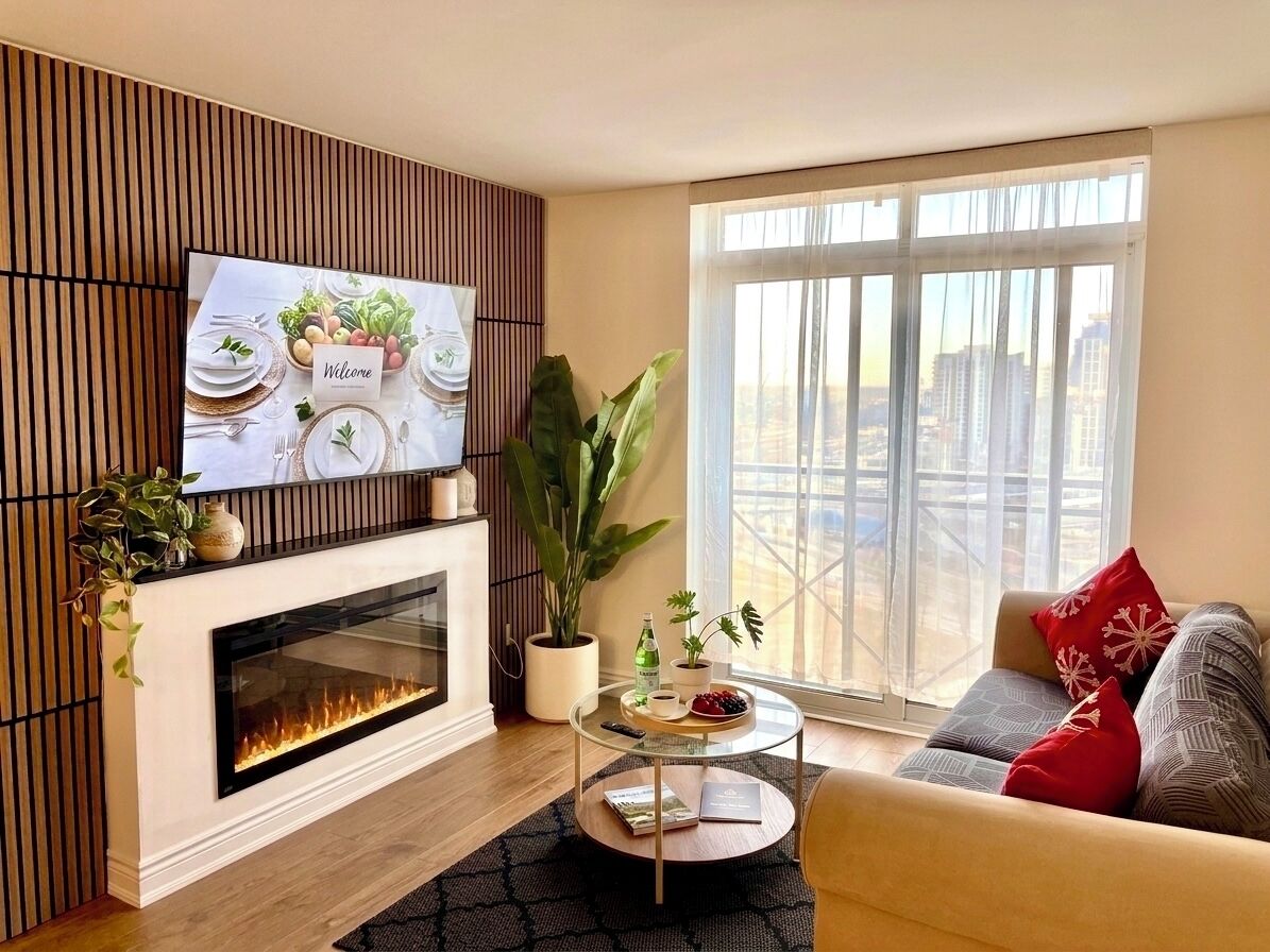 Smart TV, fireplace