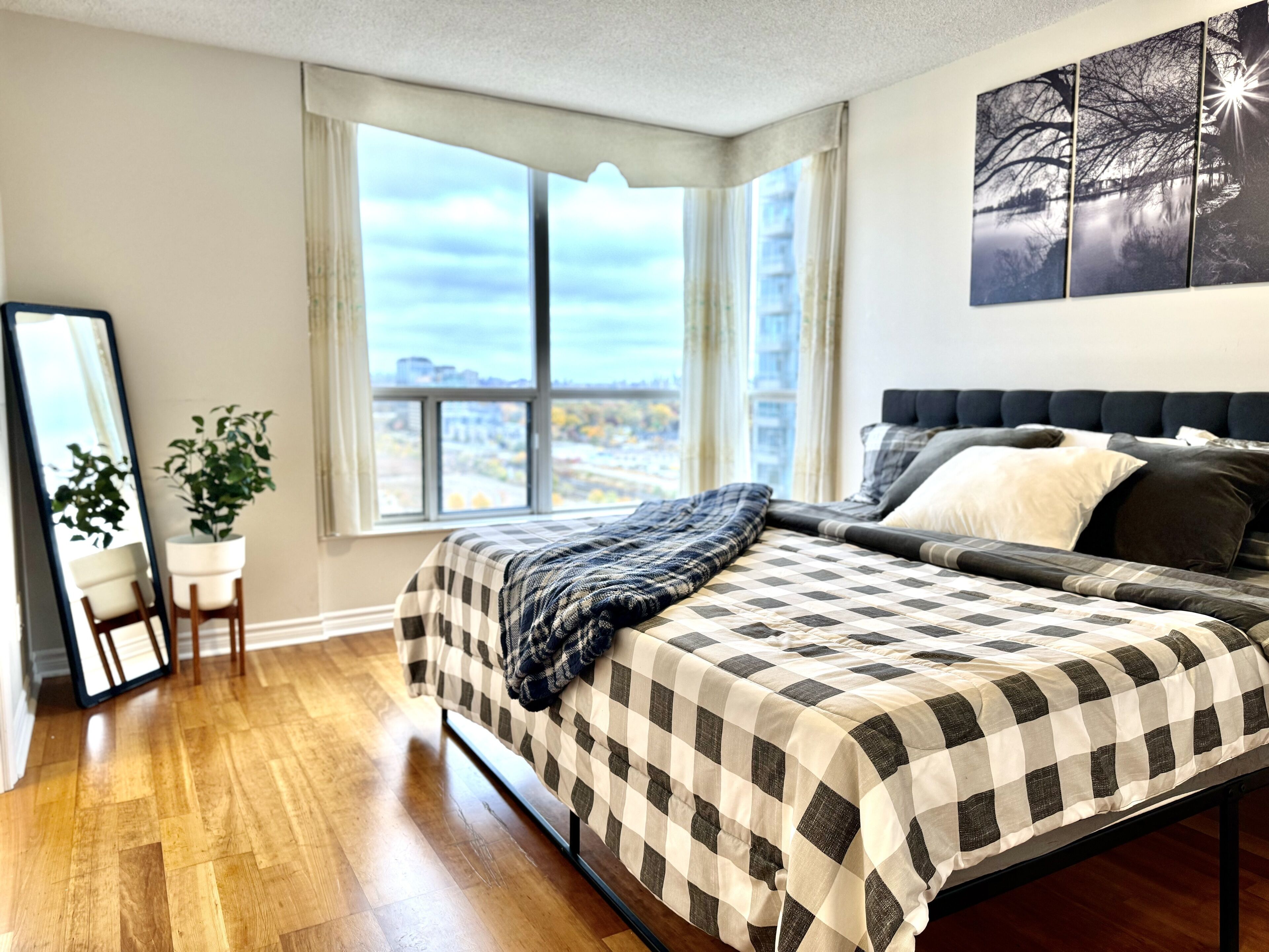 3 bedrooms, iron/ironing board, travel crib, free WiFi