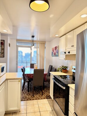 Fridge, microwave, oven, stovetop