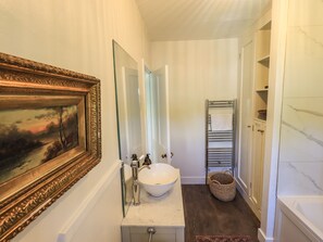 Cottage | Bathroom | Shower