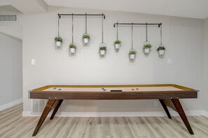 Game room - Lady Luck Oasis Large Pool Central Dogs Welcome (Las Vegas)
