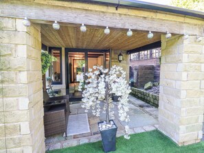 Exterior detail - Moor Cottage (Oldham)