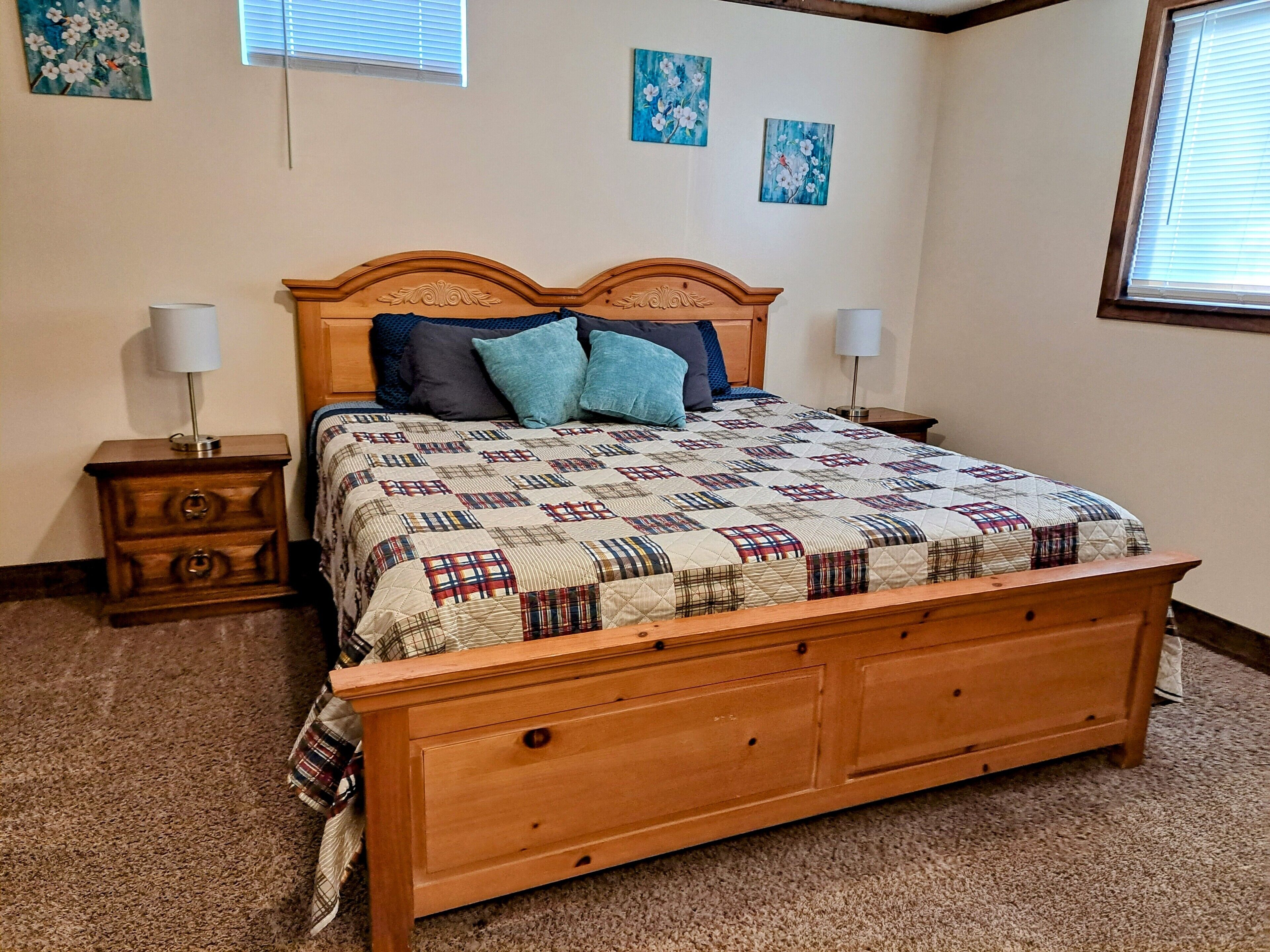 Spacious Country Basement Apartment -with FULL Kitchen, & Laundry!
