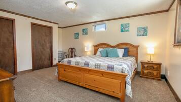 3 Schlafzimmer, Schreibtisch, Bügeleisen/Bügelbrett, Reisekinderbett