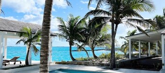 Woodstar Beach House – oceanfront villa with private beach