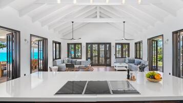 KĂŒhlschrank, Mikrowelle, Ofen, Herdplatte