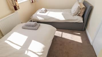 Cottage | 2 bedrooms, individually decorated, individually furnished, free WiFi