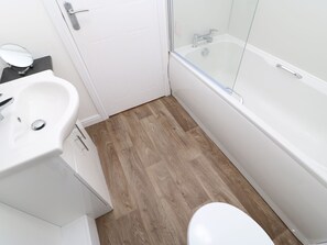 Cottage | Bathroom | Shower - 66 Dale Grove (Leyburn)