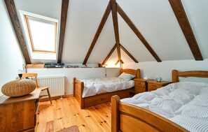 3 bedrooms, iron/ironing board, travel crib, bed sheets