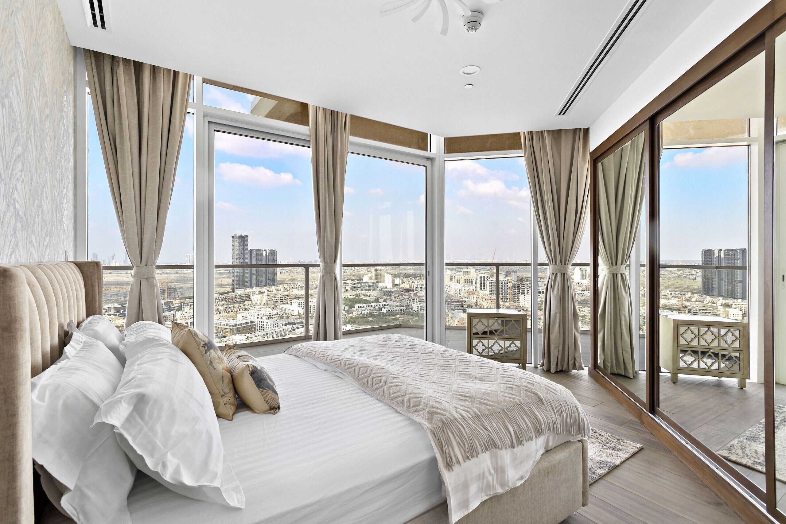 4 chambres, fer et planche à repasser, Wi-Fi gratuit, draps fournis