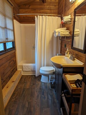 ヘアドライヤー、タオル、石鹸、シャンプー